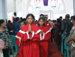 Ribuan Umat Katoik Paroki Puurere  Hadiri Misa Jumat Agung Di Gereja ST. Marinus Puurere