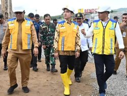 Wakil Presiden Republik Indonesia Gibran Rakabuming Raka Tinjau Pembangunan Waduk Mbay Lambo